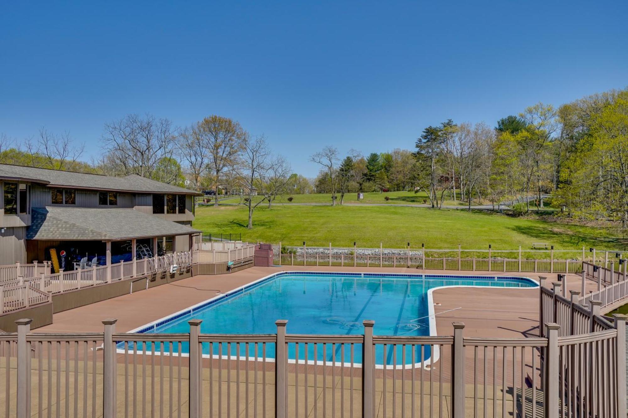 Retreat On The Woods Resort Mtn View Golf Course! Hedgesville Exterior foto